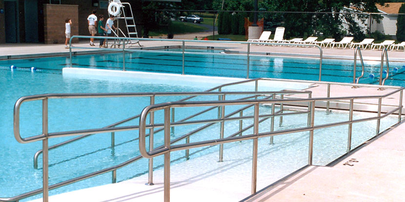Swimming pool accessible ramp